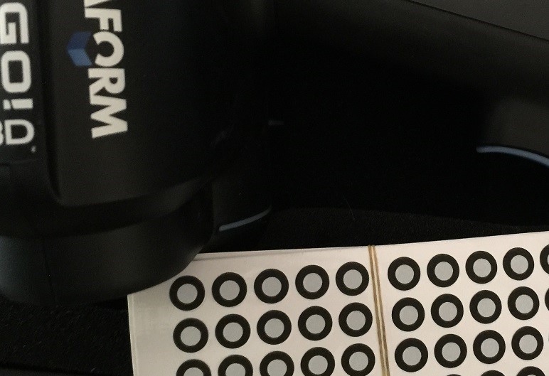 Positioning Targets for 3D Scanning M-500, Reflective, Black Contour, QTY: 500 gallery