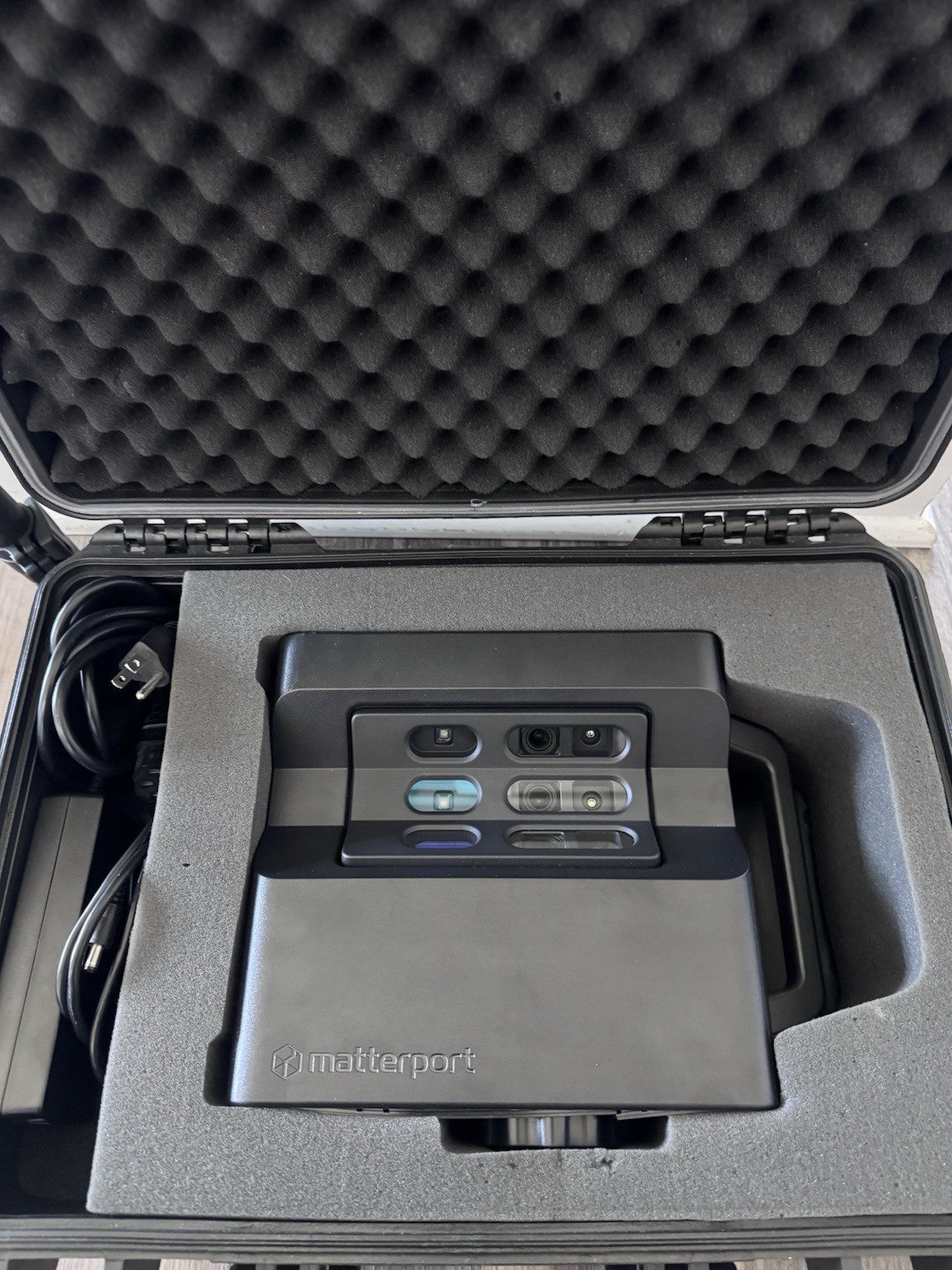 Matterport MC250 3D Camera/Scanner Kit w/ Hard Case, Benro Tripod, Cables gallery