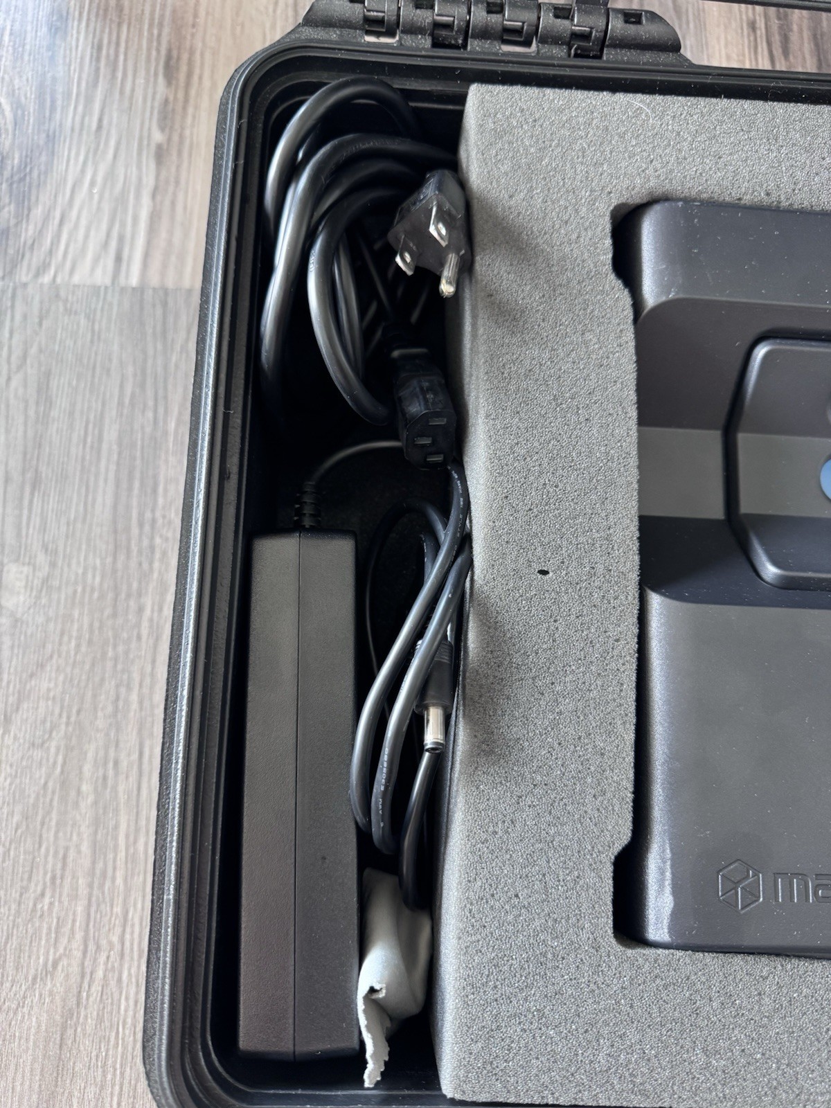 Matterport MC250 3D Camera/Scanner Kit w/ Hard Case, Benro Tripod, Cables gallery