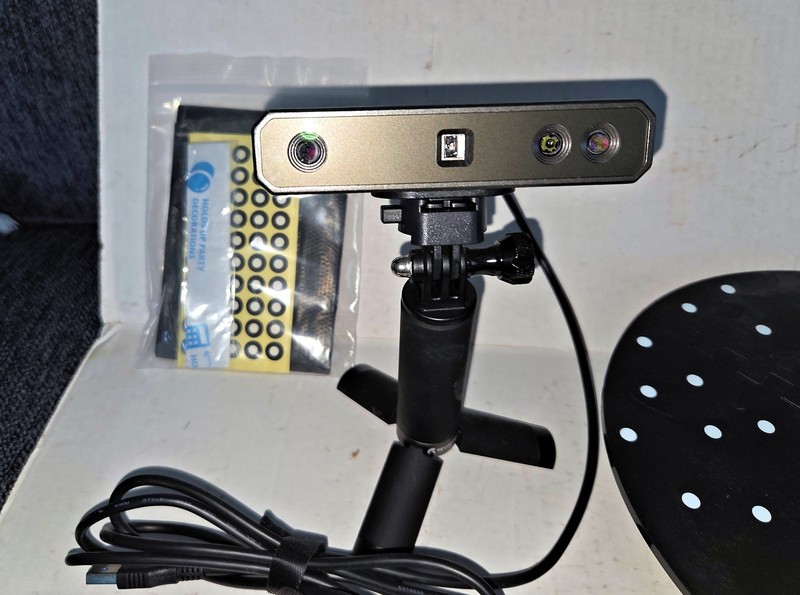 RevoPoint Mini 3D Scanner, Dual Axis Turn table, Barely used gallery