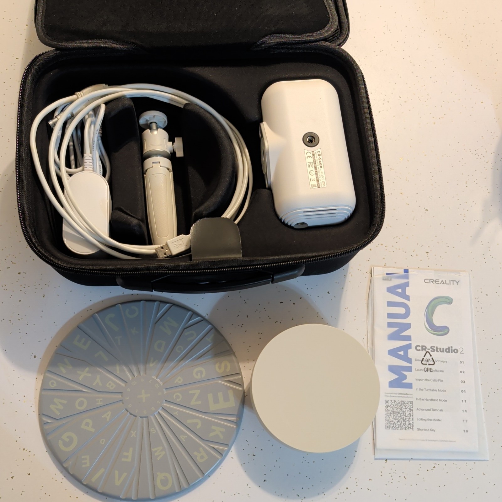 Creality CR-Scan Lizard Kit 3D Scanner with Travel Case International Charger gallery