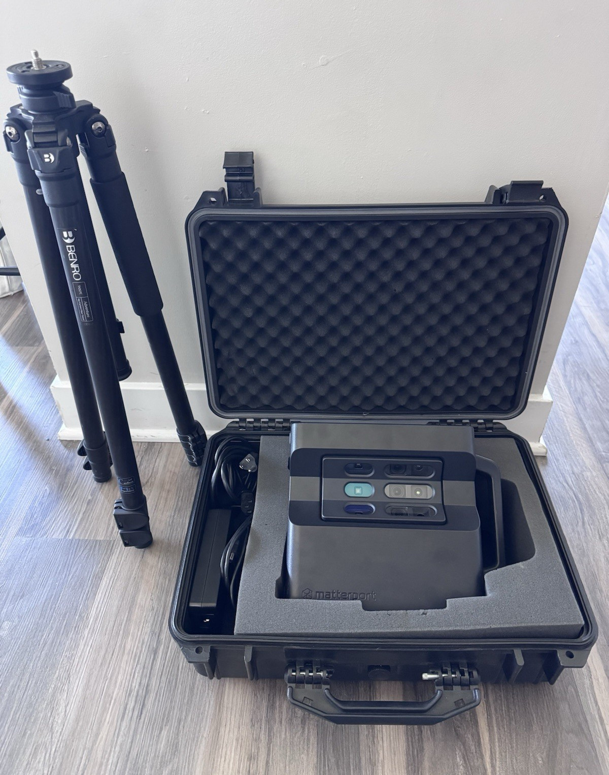 Matterport MC250 3D Camera/Scanner Kit w/ Hard Case, Benro Tripod, Cables gallery