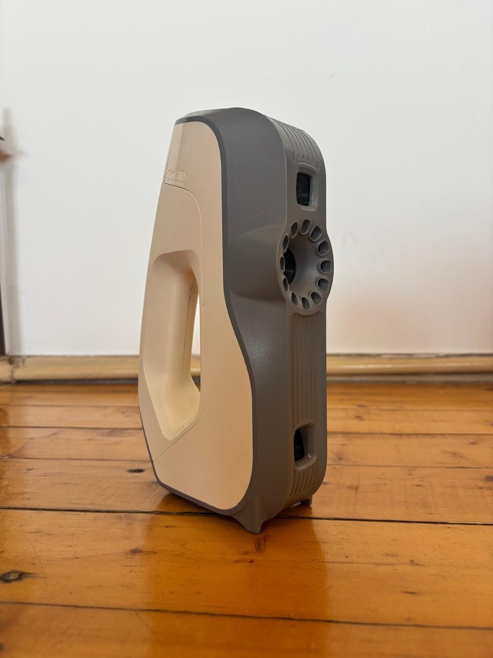 Artec Eva 3D Scanner (2021) + Battery Pack + Leather Case - Barely Used (5 hrs) gallery