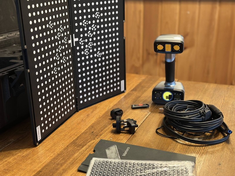 3D Scanner Einscan HX Handheld Hybrid Blue LED Laser and EXTRAS gallery