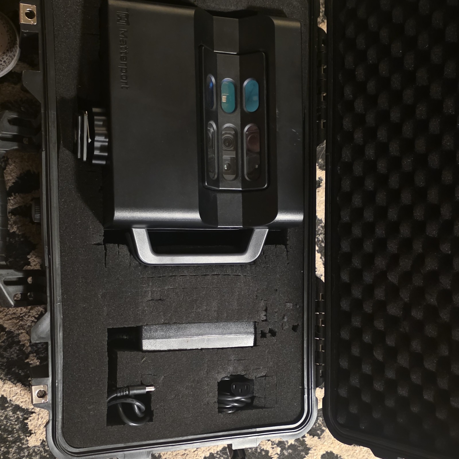 Matterport Pro2 Handheld Structured Light 3D Camera Scanner w/ Hard Case gallery