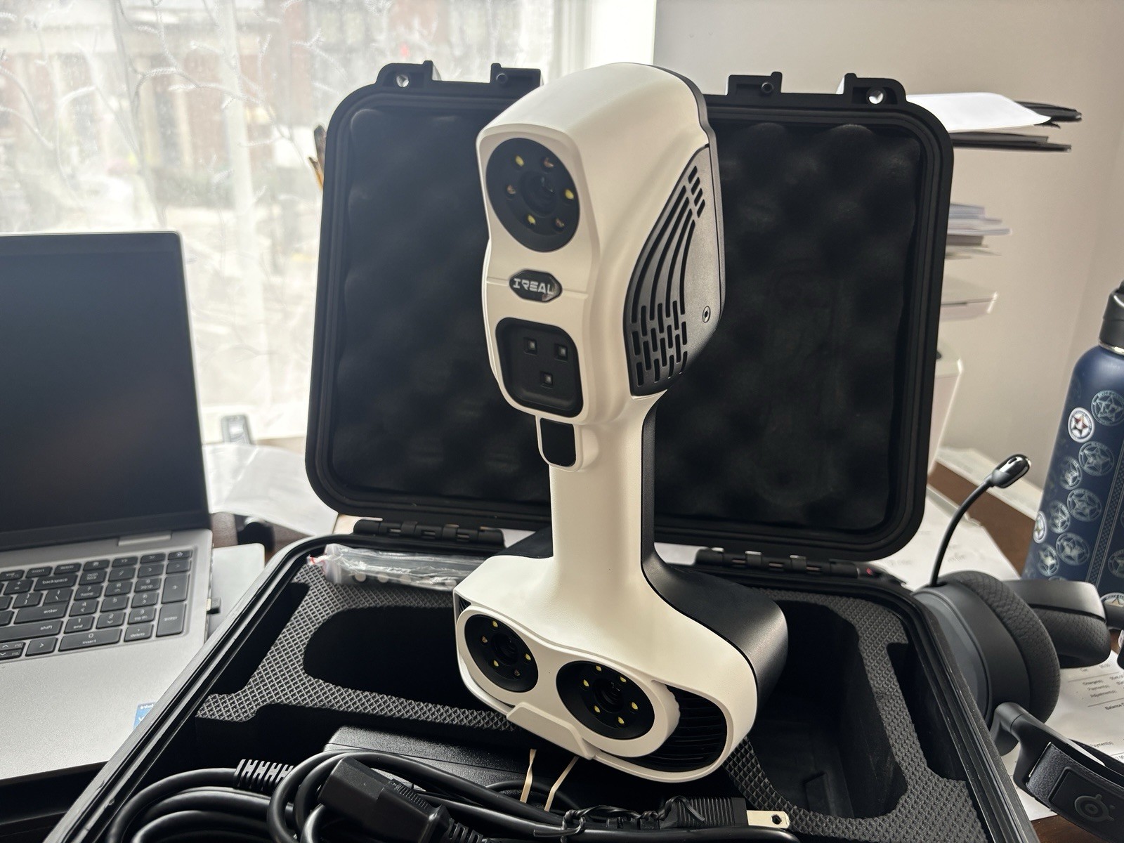 Scantech iReal2E Handheld Color 3D Scanner gallery