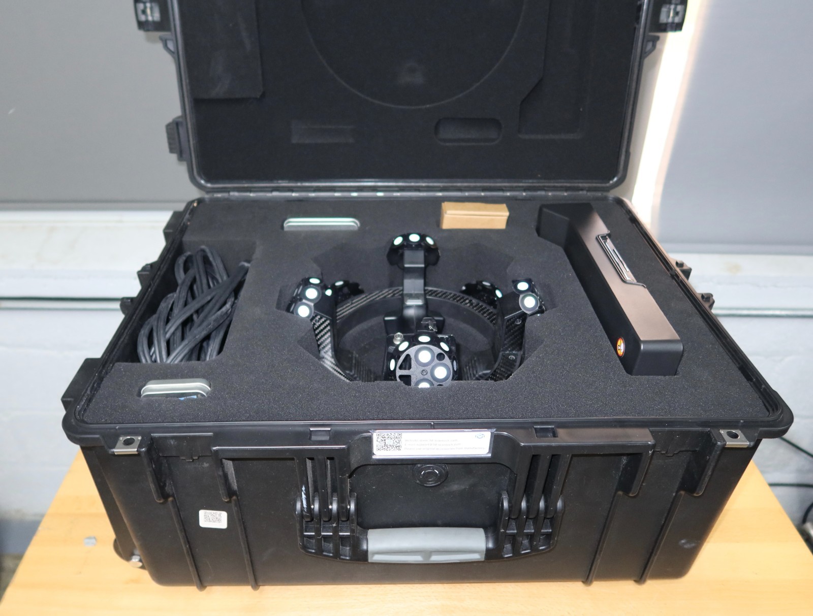 SCANTECH TrackScan Sharp Optical 3D Scanner – Laser Scanner – Great Condition gallery