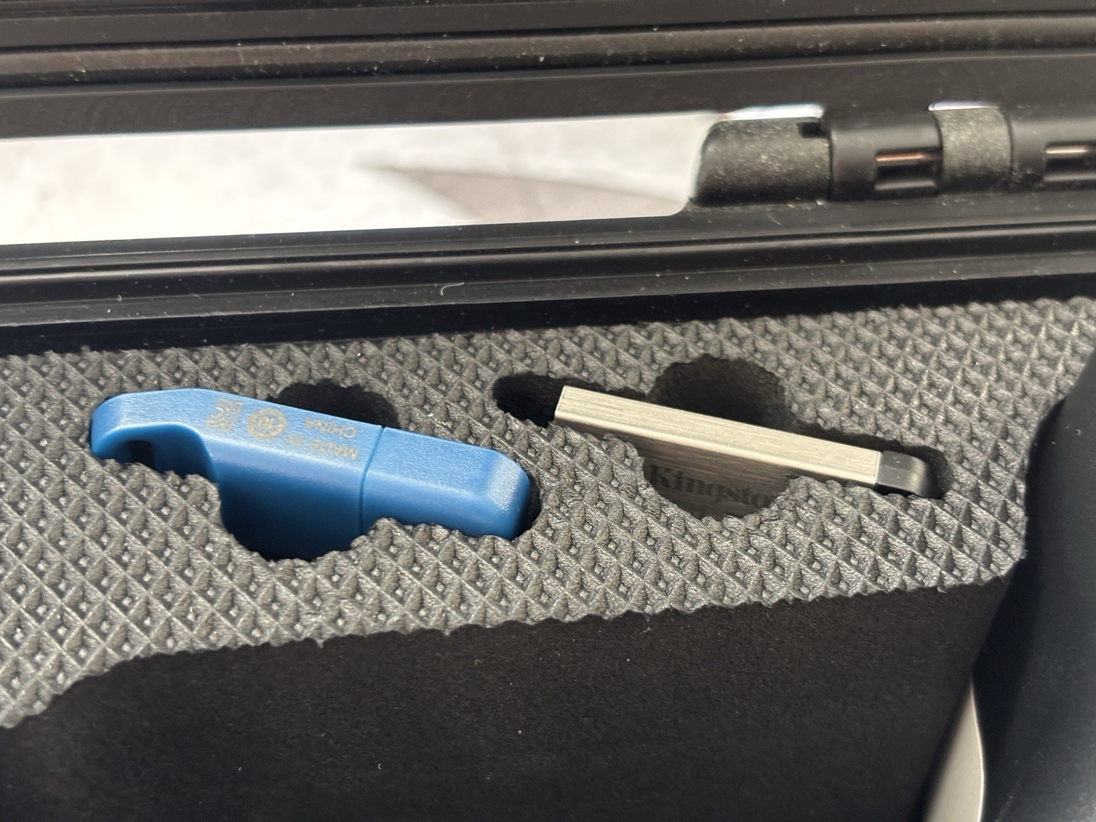 Scantech iReal2E Handheld Color 3D Scanner gallery