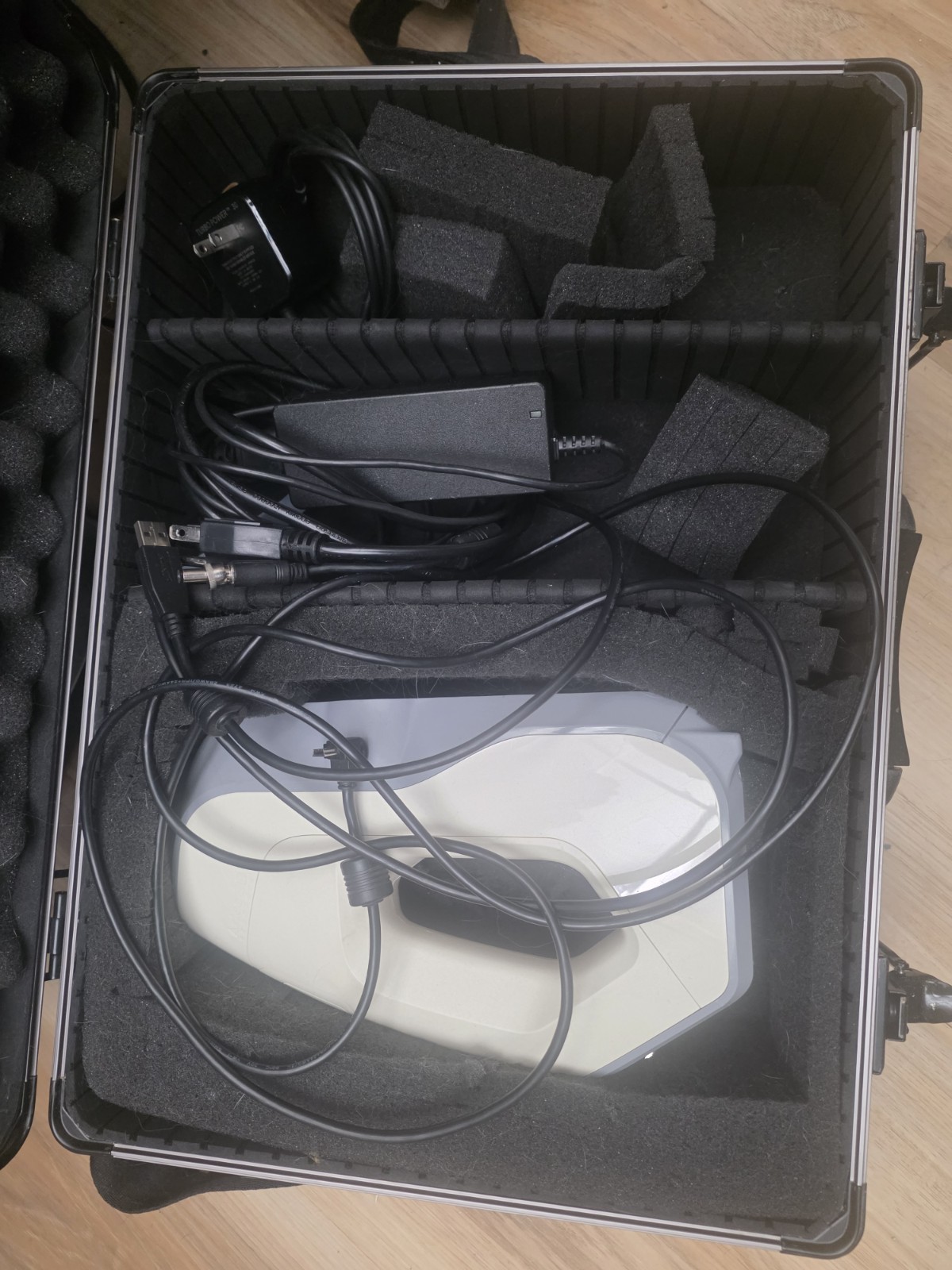 Artec EVA 3D Scanner Full Color + Artec Studio 13 PERPETUAL + MSI Laptop + Case gallery