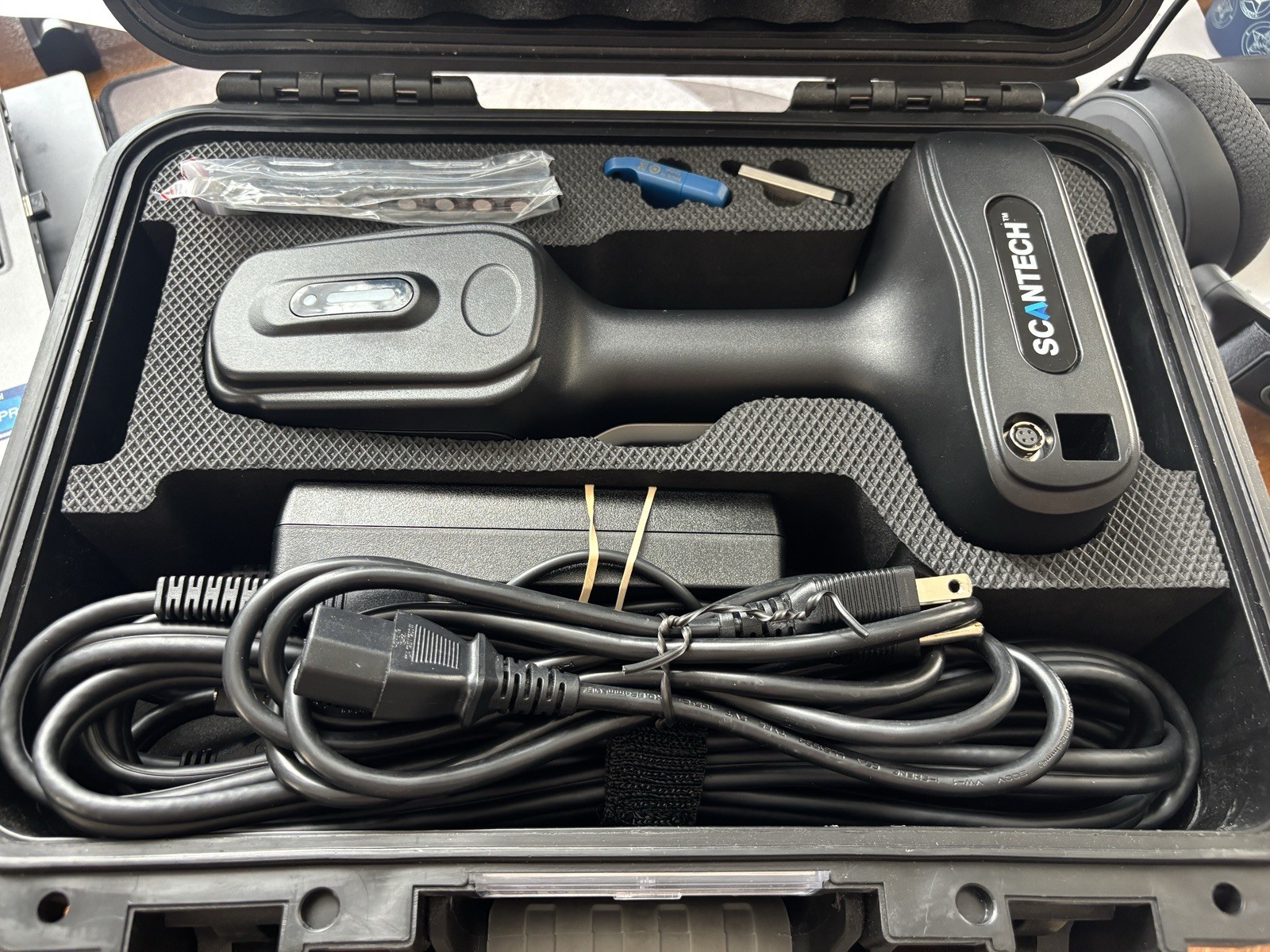 Scantech iReal2E Handheld Color 3D Scanner gallery