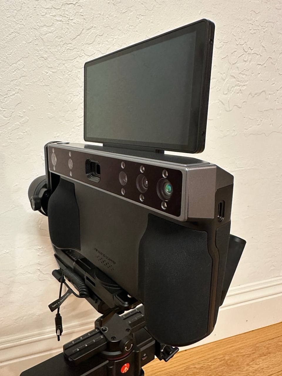 Revopoint 3D Scanner Kit w/ Turntable & Handheld Stabilizer – Complete Set gallery