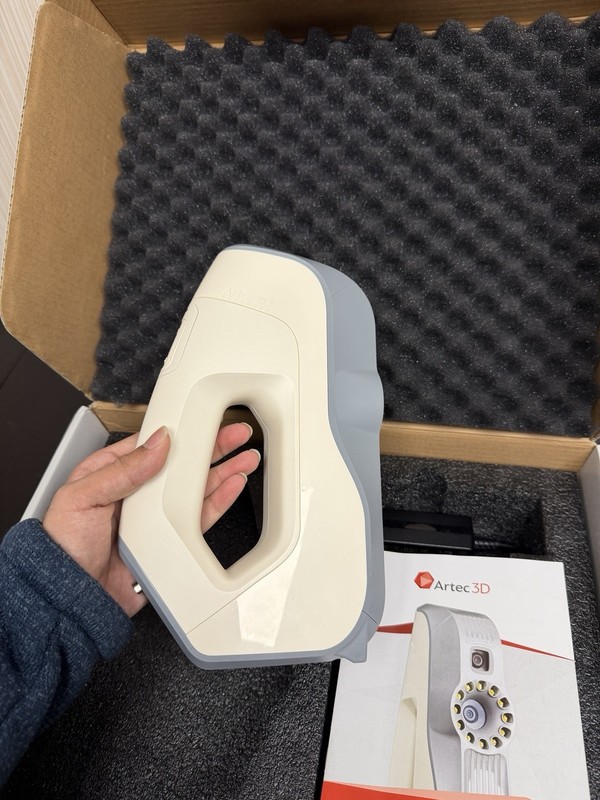 Artec Eva Lite Professional Handheld 3D Scanner Device - Open Box gallery