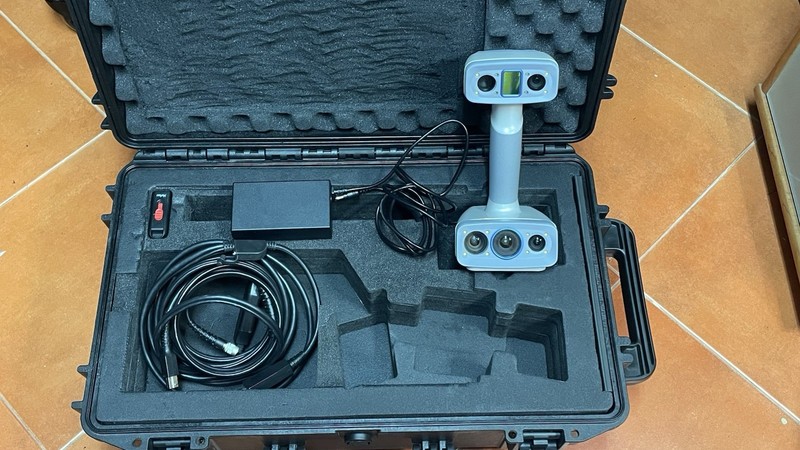 SHINING (EinScan H2) Hybrid LED & Infrared Light Handheld Color gallery